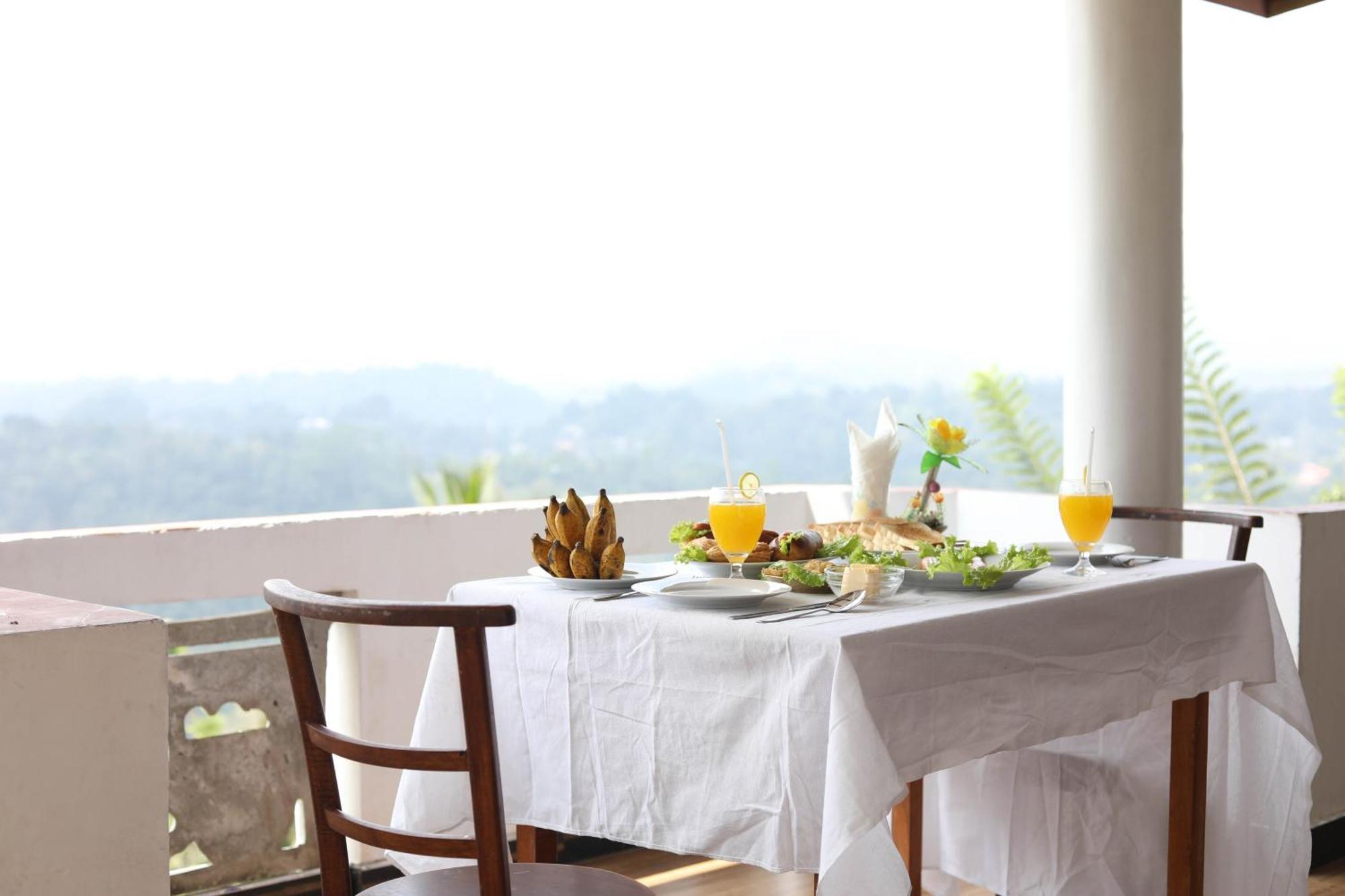 Mountain Bliss Villa Peradeniya Buitenkant foto